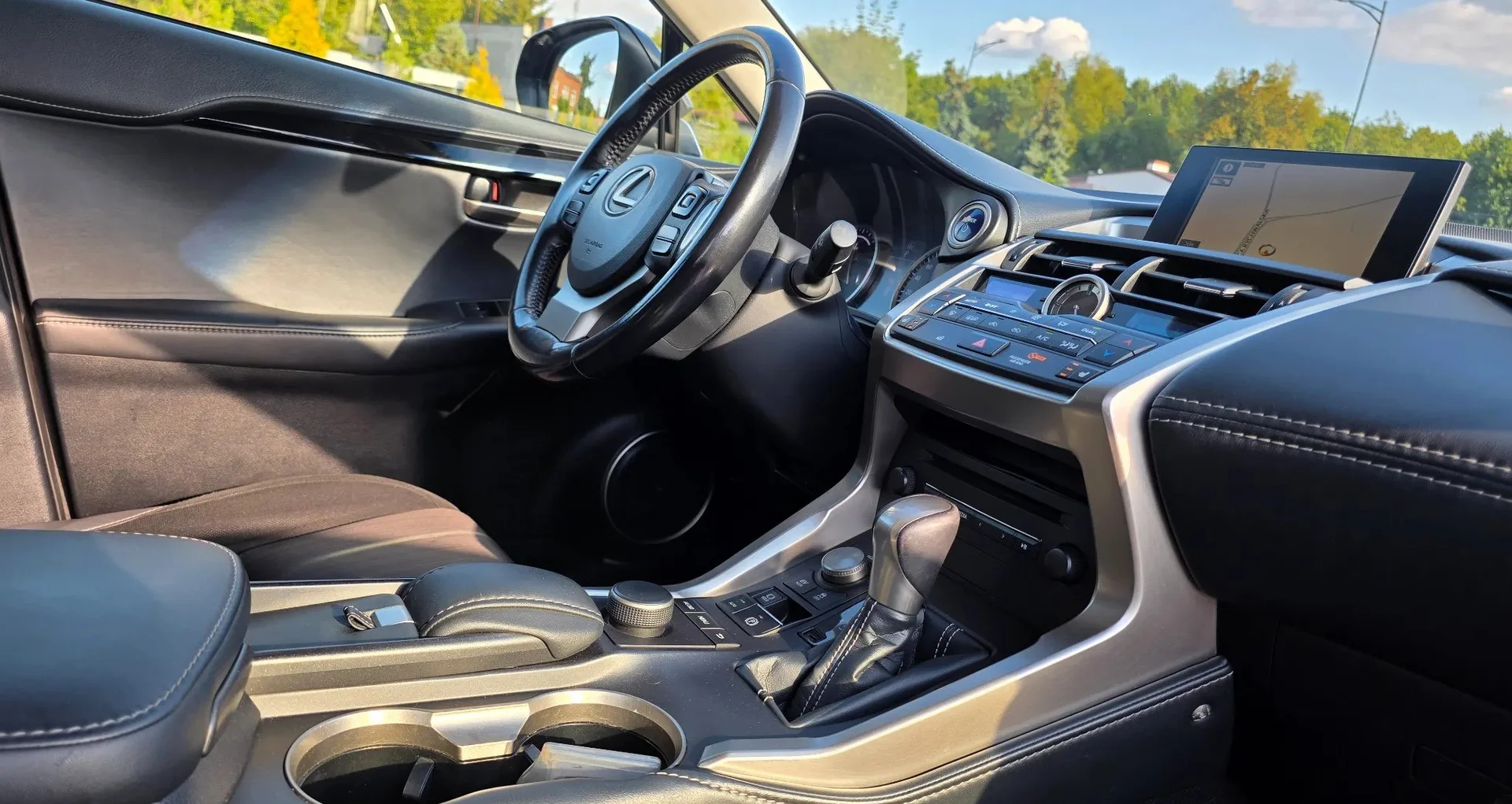 Lexus NX 300h - миниатюра 8