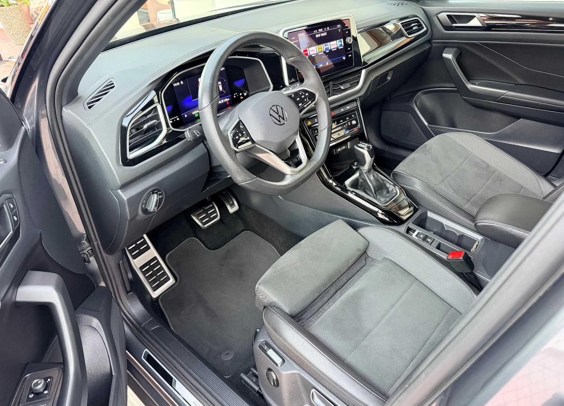 Volkswagen T-Roc - миниатюра 8