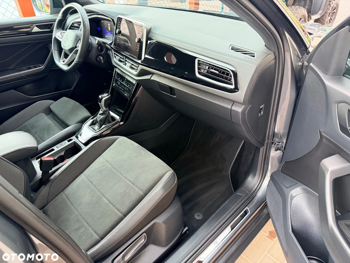 Volkswagen T-Roc - миниатюра 9
