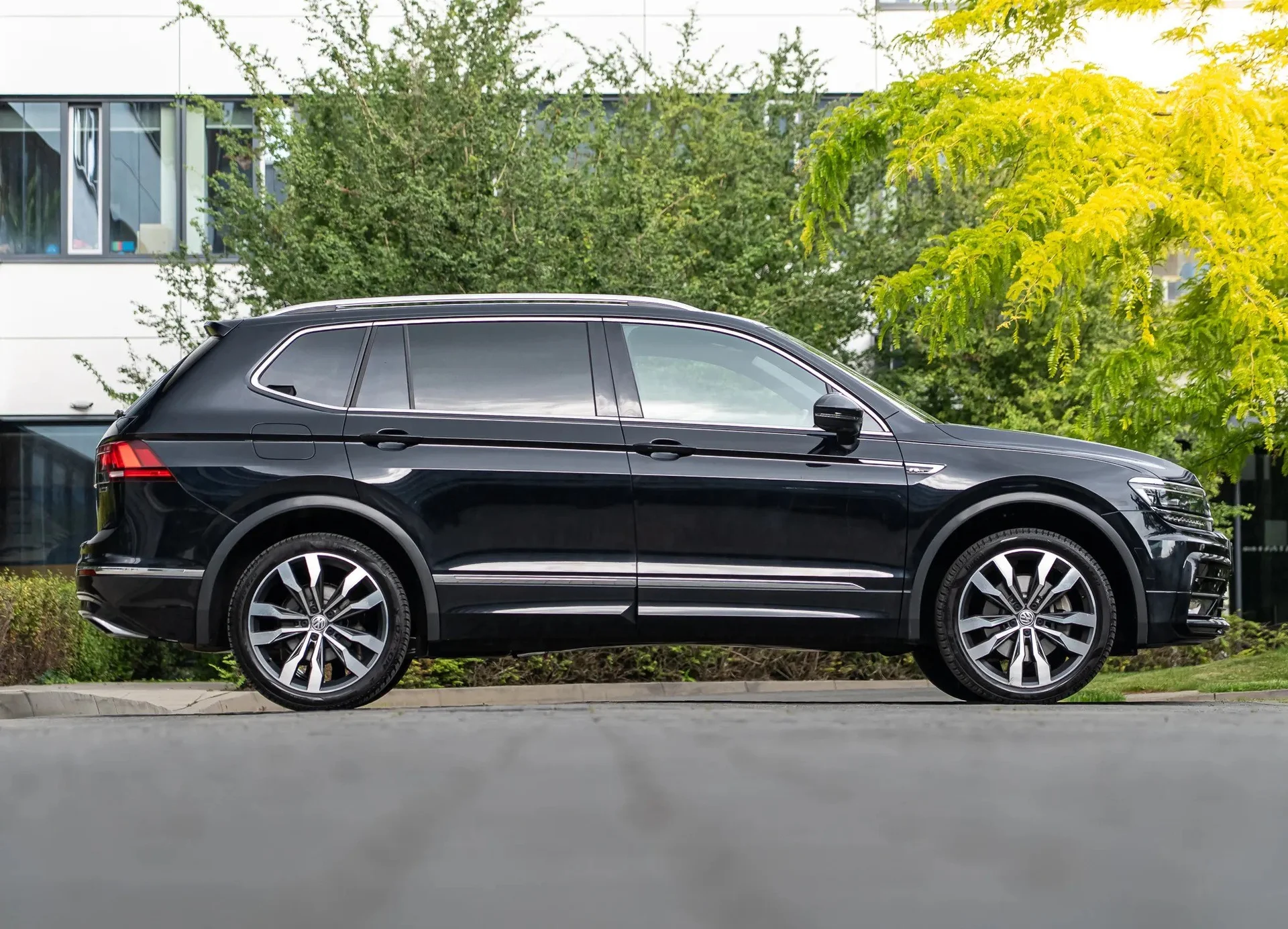 Volkswagen Tiguan - миниатюра 2