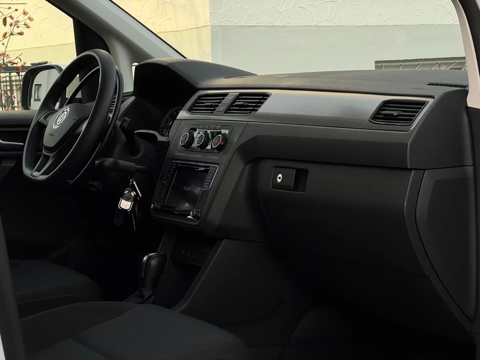 Volkswagen Caddy - миниатюра 8