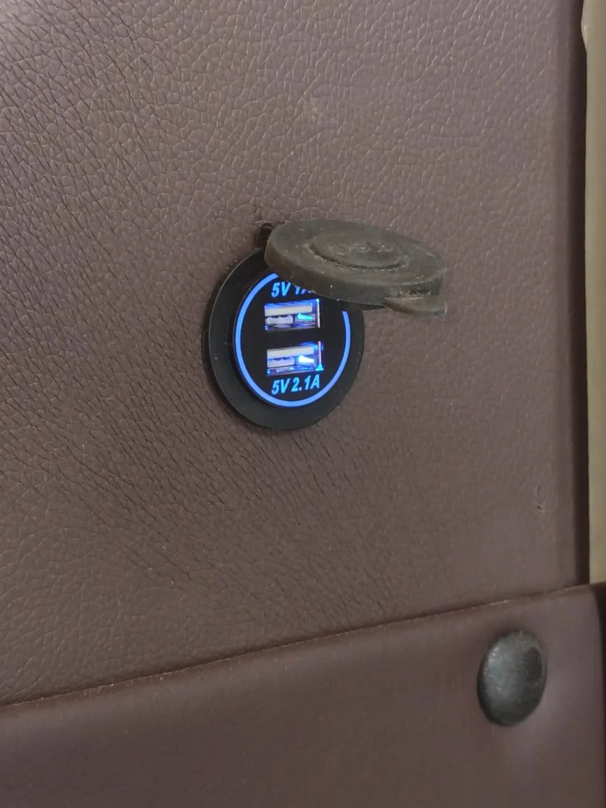 Автомобильный USB порт розетка в салон автобуса, микроавтобуса. - миниатюра 2