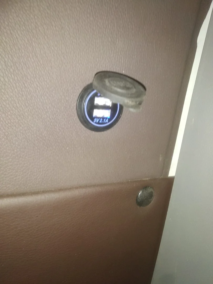 Автомобильный USB порт розетка в салон автобуса, микроавтобуса. - миниатюра 3