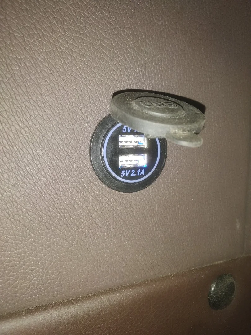 Автомобильный USB порт розетка в салон автобуса, микроавтобуса. - миниатюра 4
