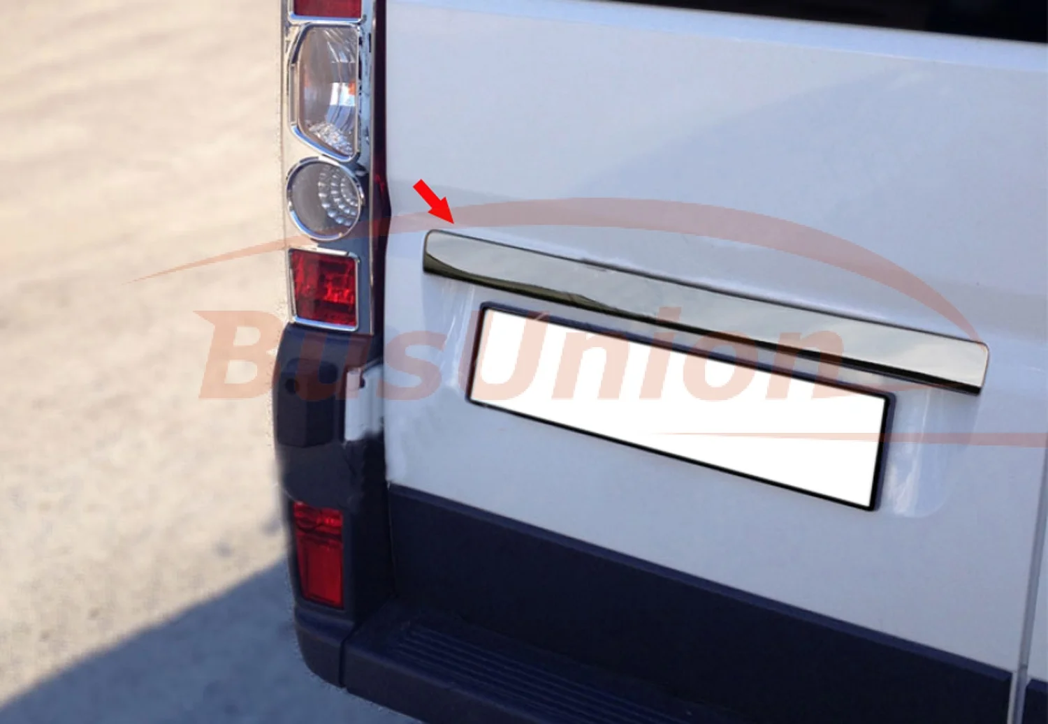 Хромированная накладка на планку номерного знака Peugeot Boxer. - изображение 1