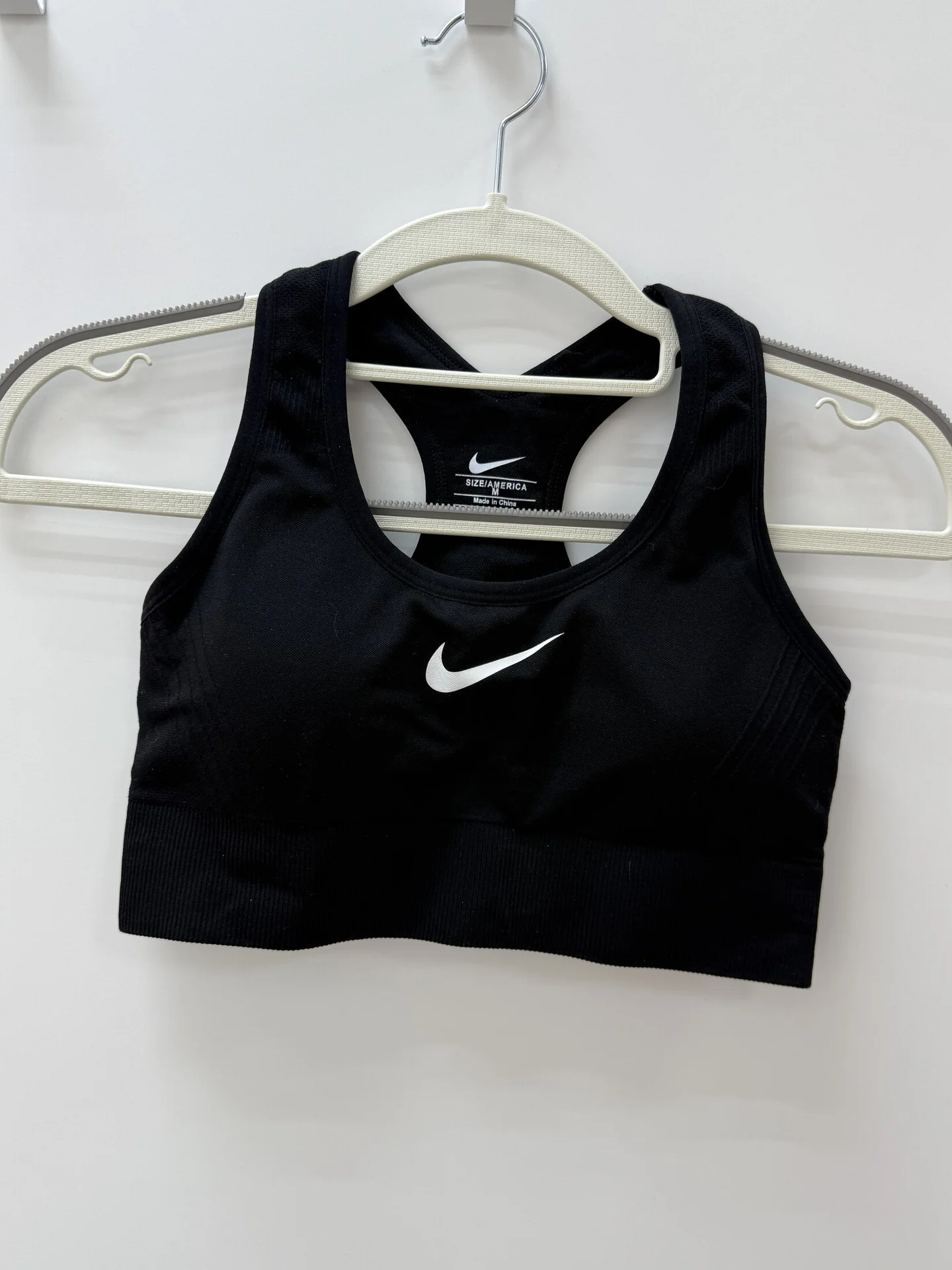 Топ спортивный Nike с чашечками - миниатюра 2
