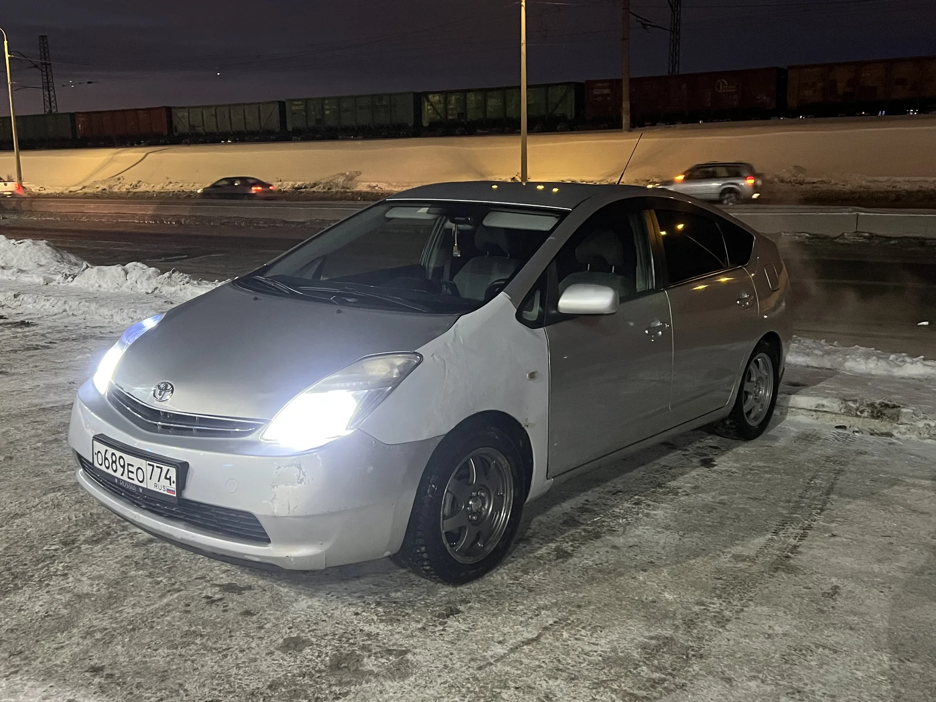 Toyota Prius NHW20 - миниатюра 2