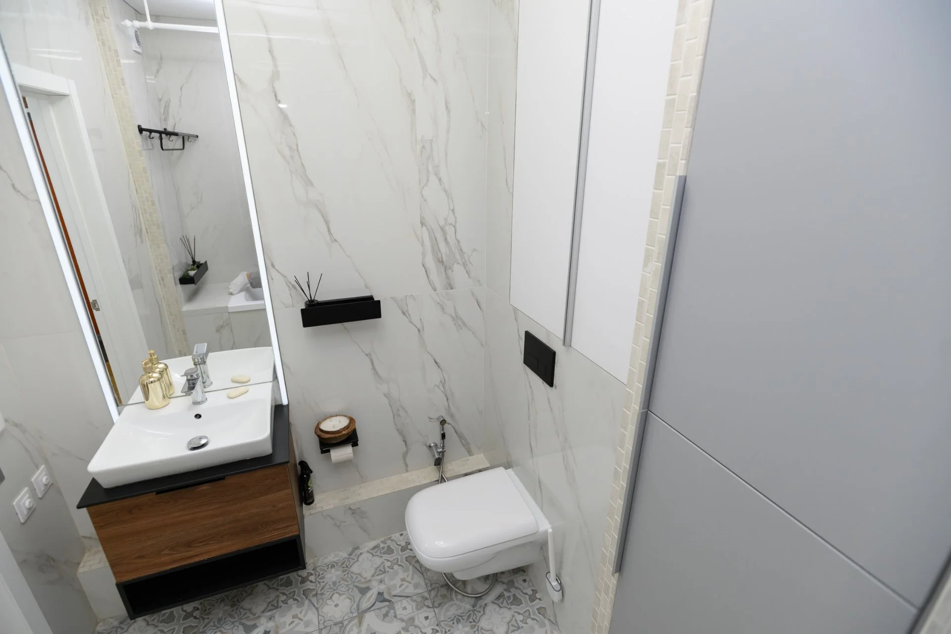 Двухкомнатная дизайнерская квартира у вокзала: вышел из поезда - попал в стиль - миниатюра 54