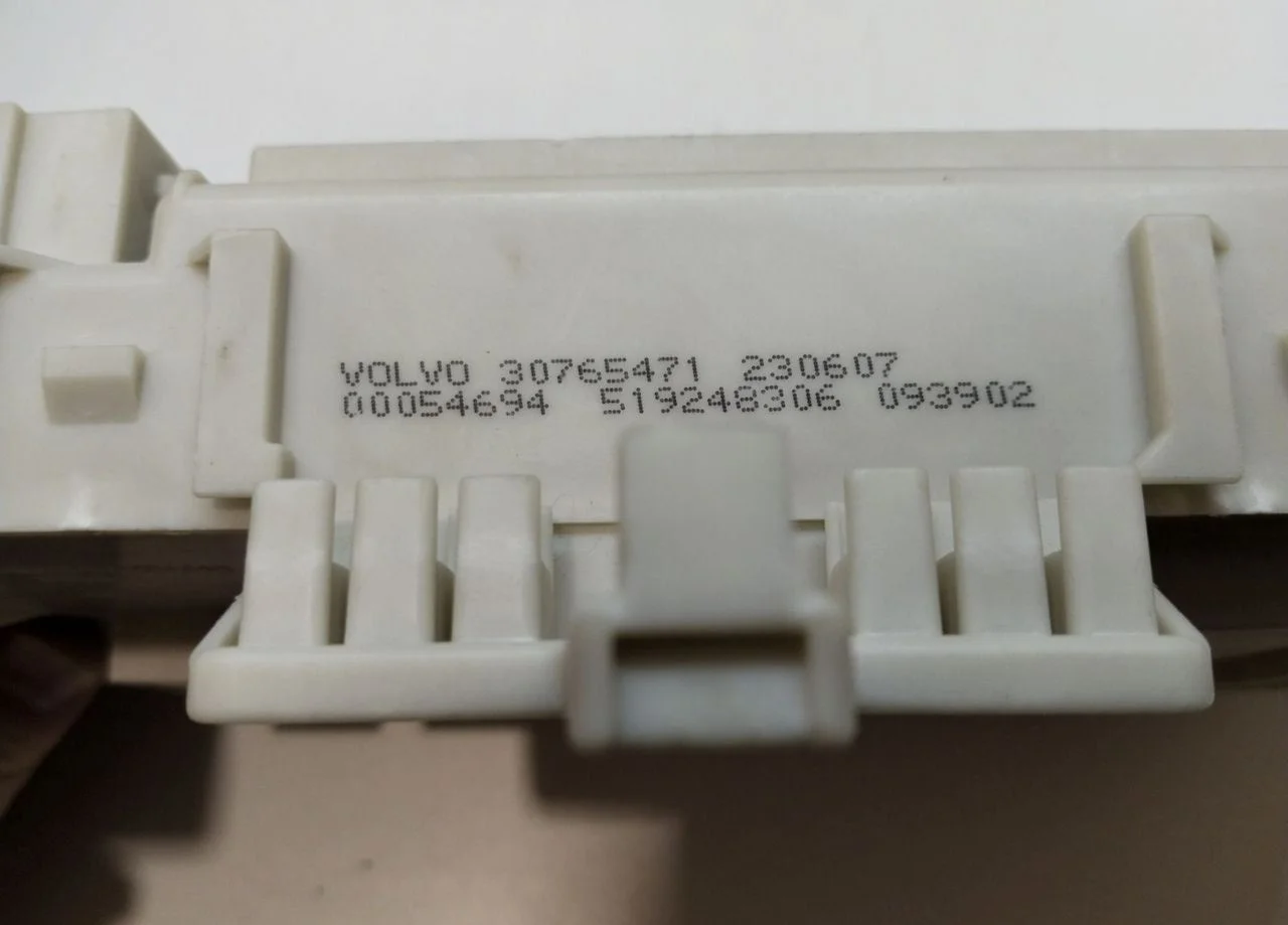 Изменение конфигурации VOLVO C30\S40\V50\C70 с блоком CEM 30765471 - изображение 1