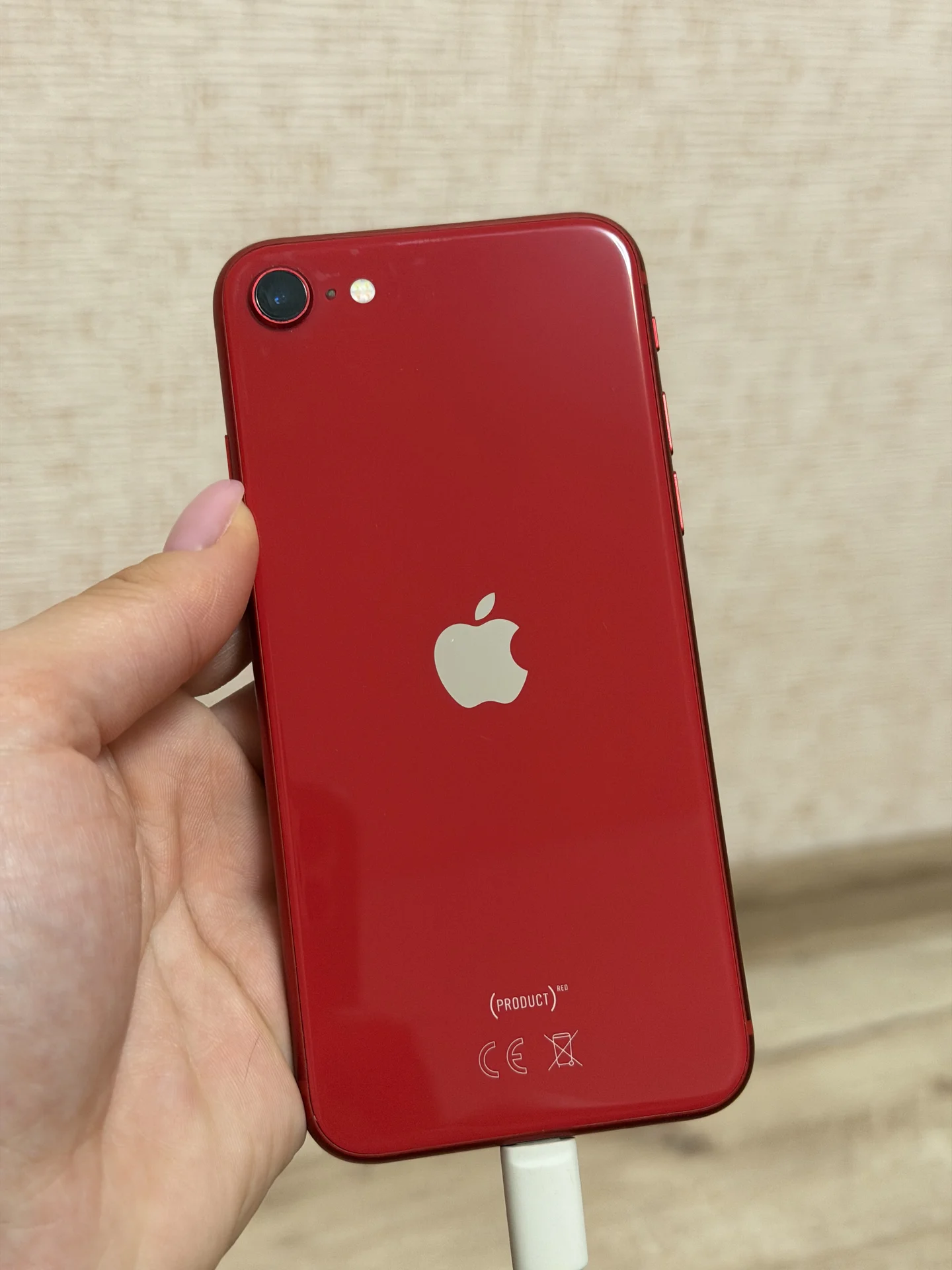 iPhone SE 2022 128 gb красный - изображение 1