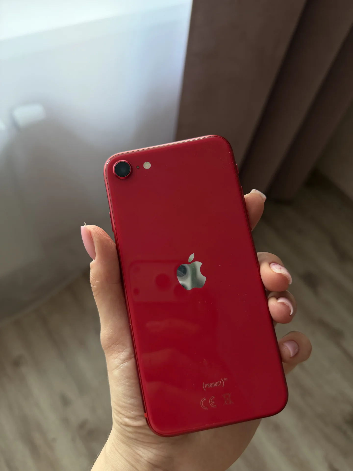 iPhone SE 2022 128 gb красный - миниатюра 3