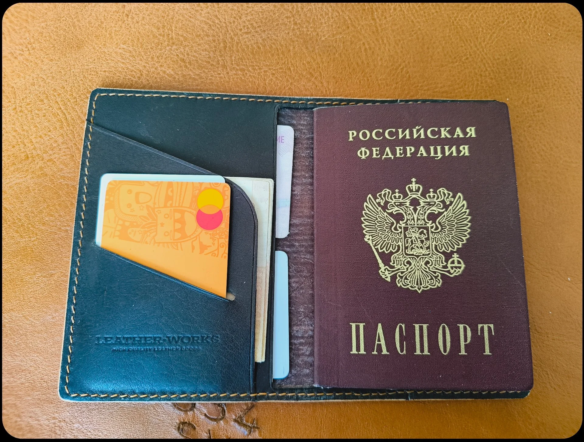 Холдер (обложка для документов) из кожи Shell Cordovan