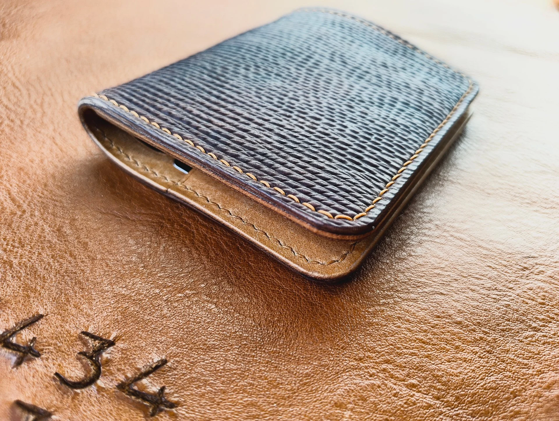 Кошелек из кожи Metta Catharina Shell Cordovan