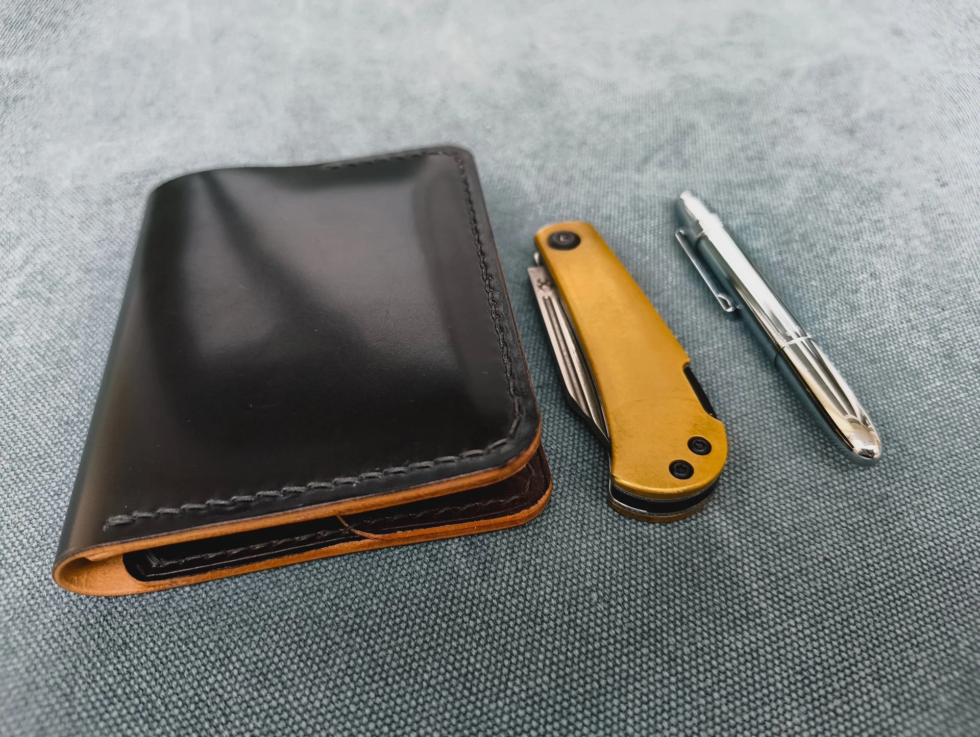 Картхолдер (bifold) из кожи Shell Cordovan