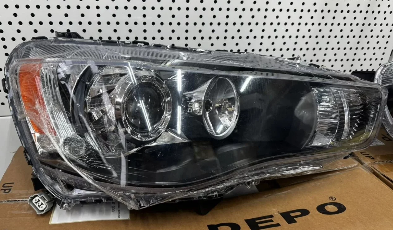 Фары на Mitsubishi Outlander Bi-led 10-12 г.в - изображение 1