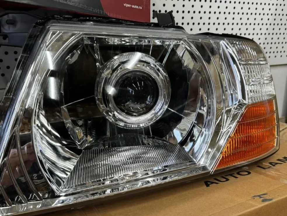 Фары на Mitsubishi Pajero 3 с Bi-led модулем - миниатюра 2