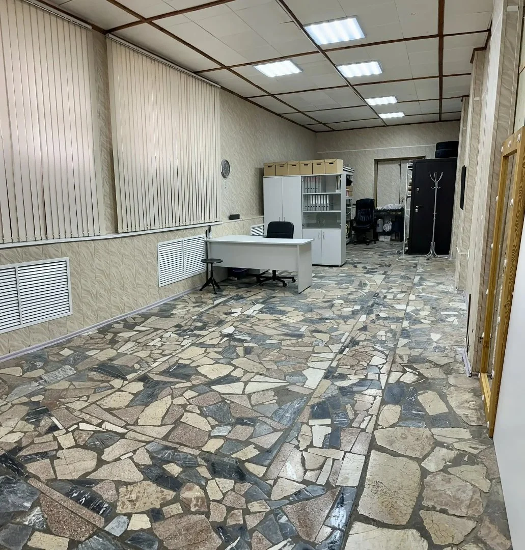 Сдаётся коммерческое помещение свободного назначения площадью 85,6 м² в Комсомольском микрорайоне. - миниатюра 4