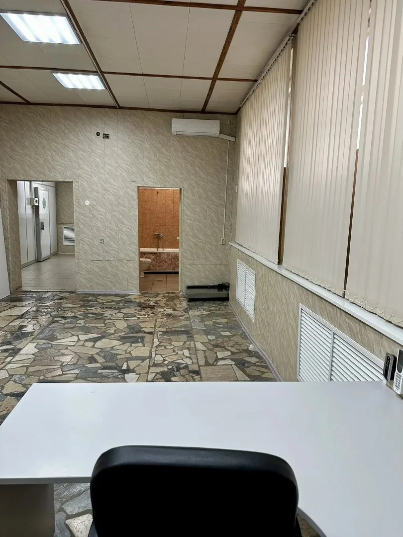 Сдаётся коммерческое помещение свободного назначения площадью 85,6 м² в Комсомольском микрорайоне. - миниатюра 5