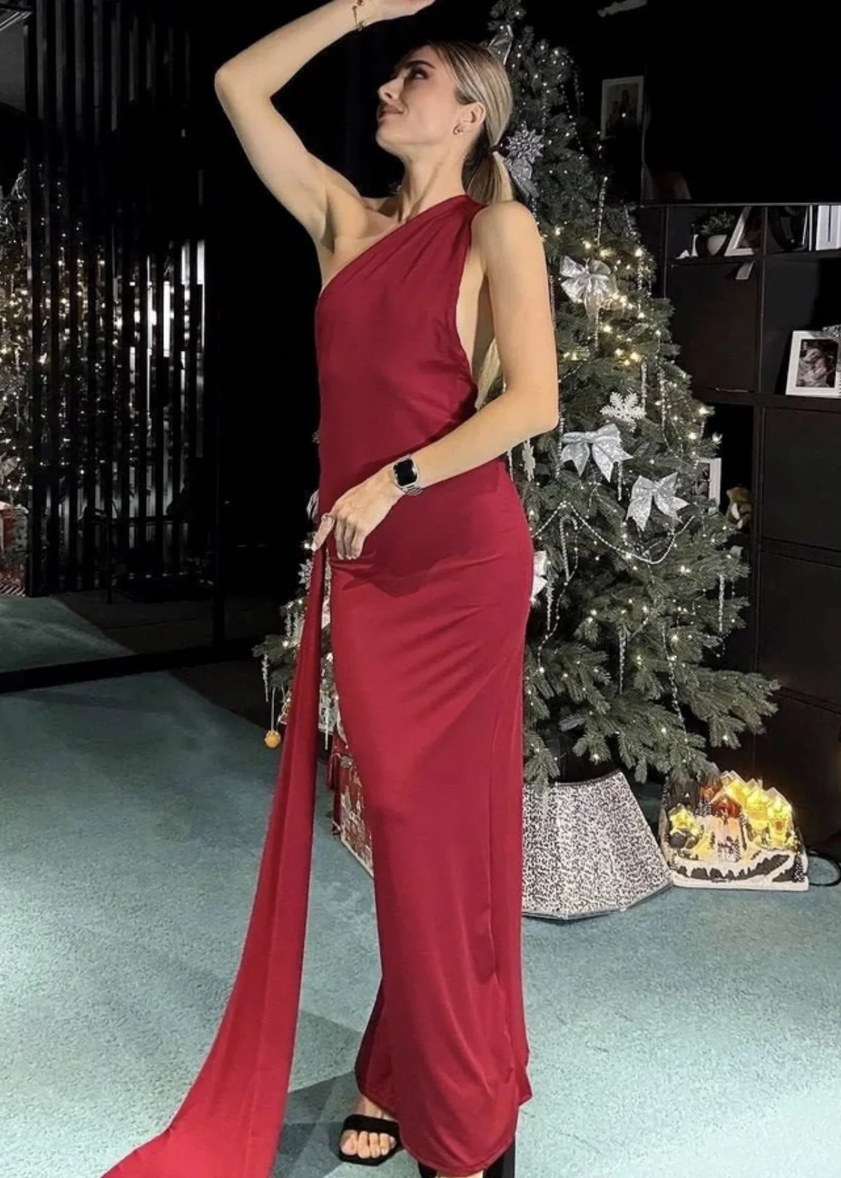 Невероятное женское платье - миниатюра 3