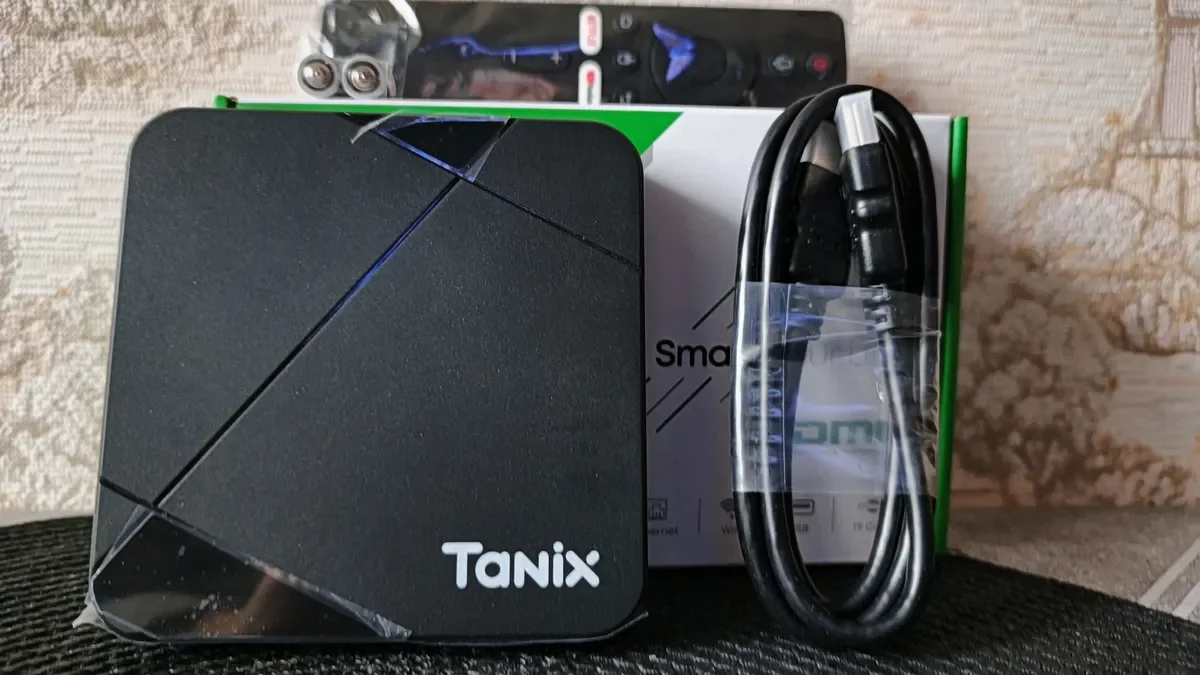 Смарт ТВ приставка Tanix W2 4/32 ГБ. - изображение 1