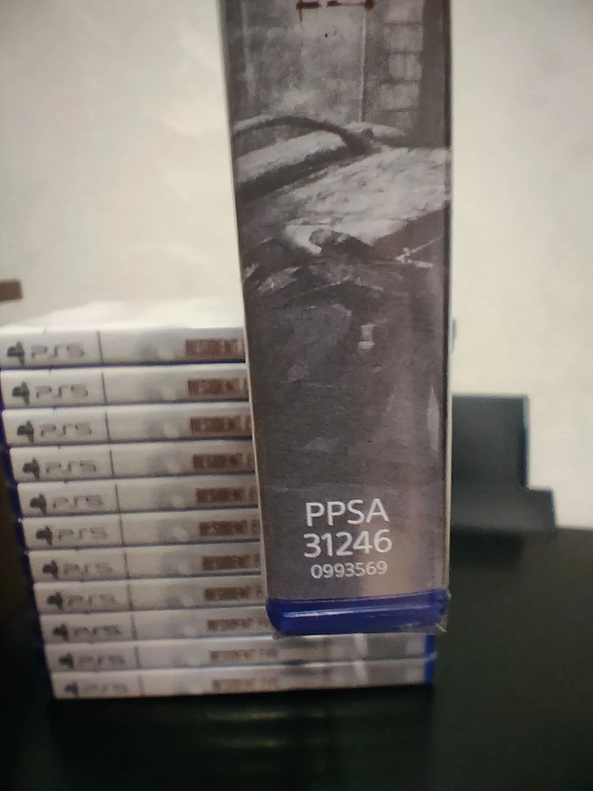 Resident evil requiem ps5 диск - миниатюра 3