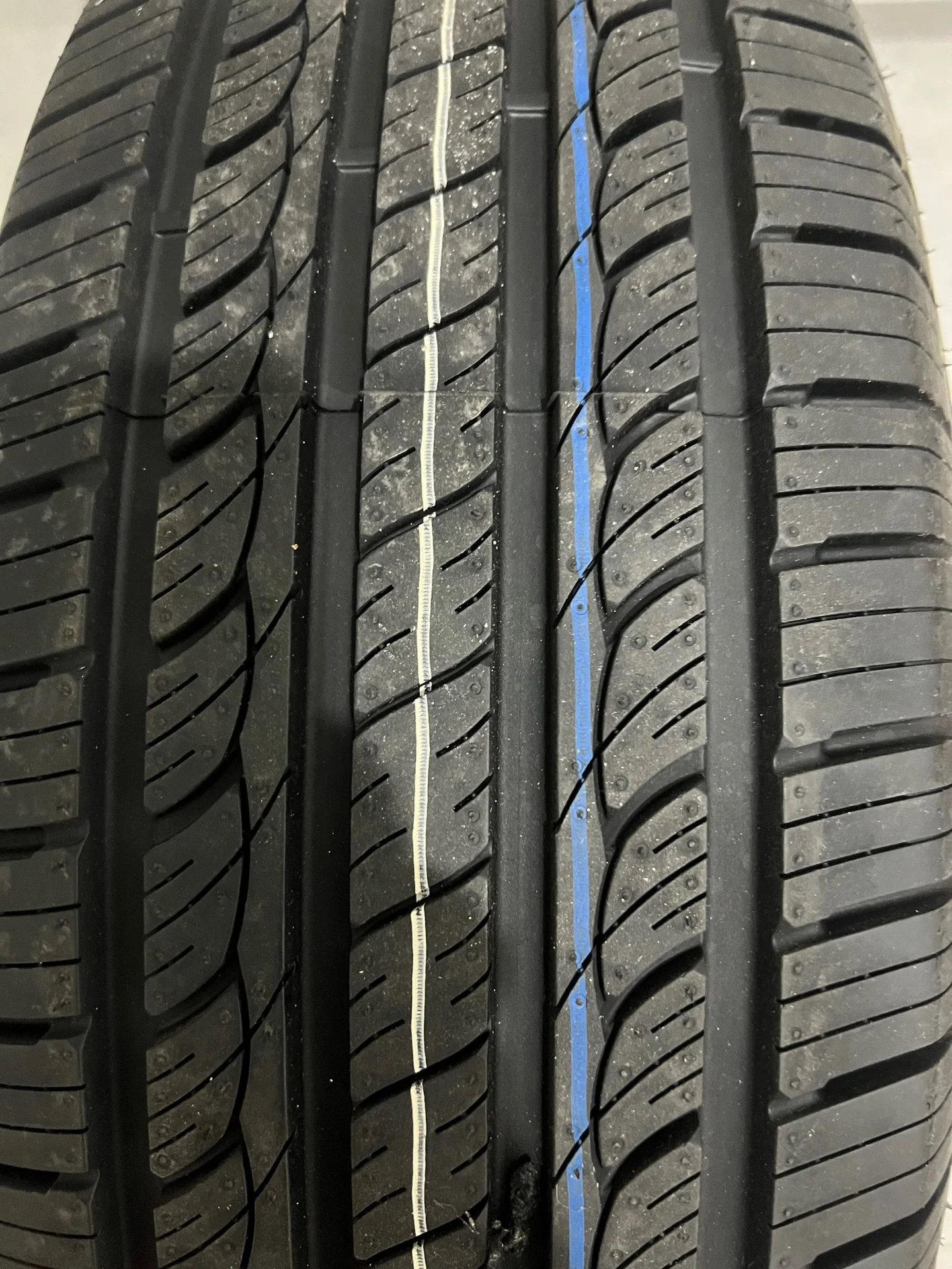 Royal Black Royal Sport 245/70 R16 107H - миниатюра 2