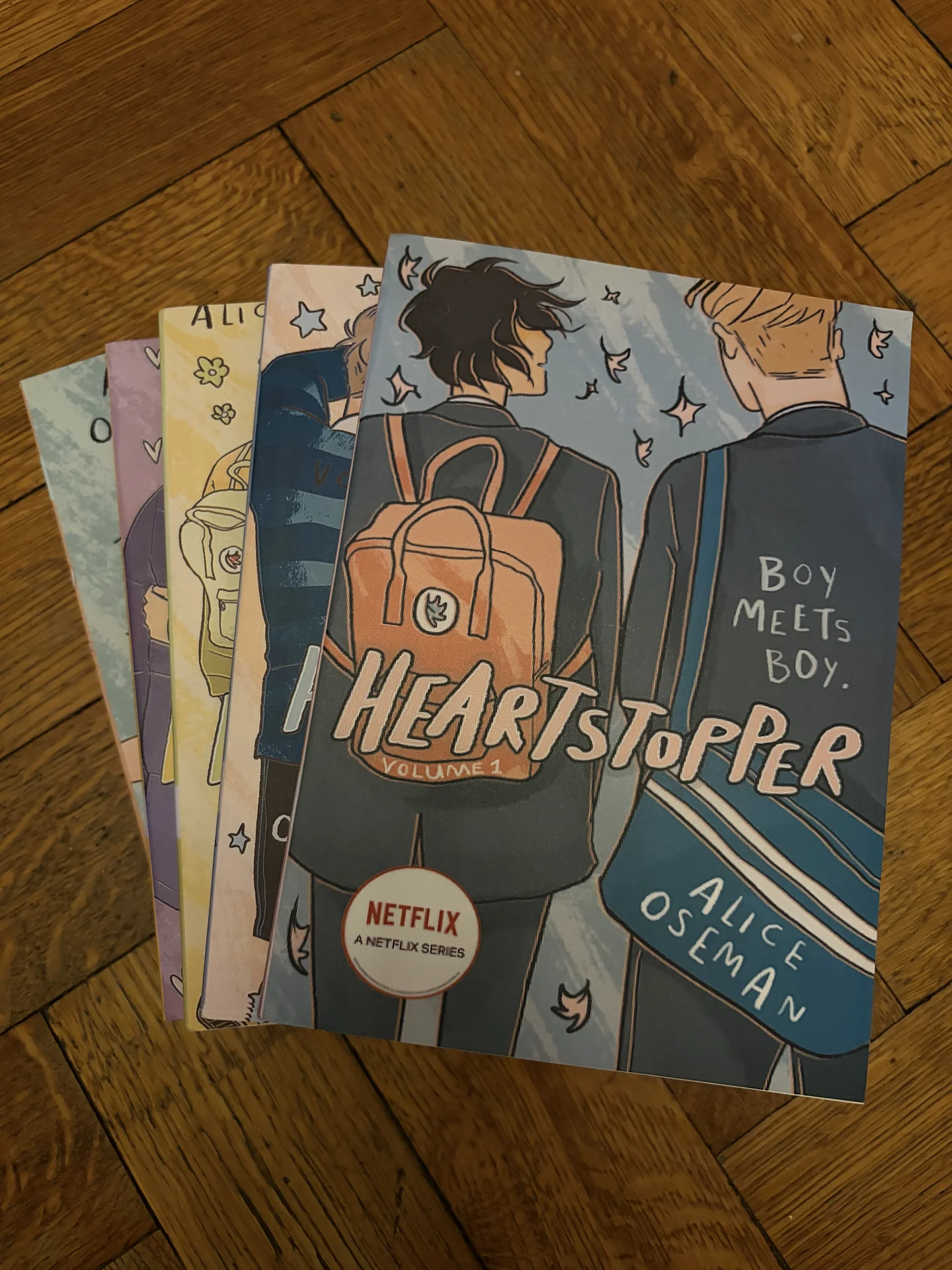 Серия комиксов «Heartstopper”, 5 томов на английск - изображение 1