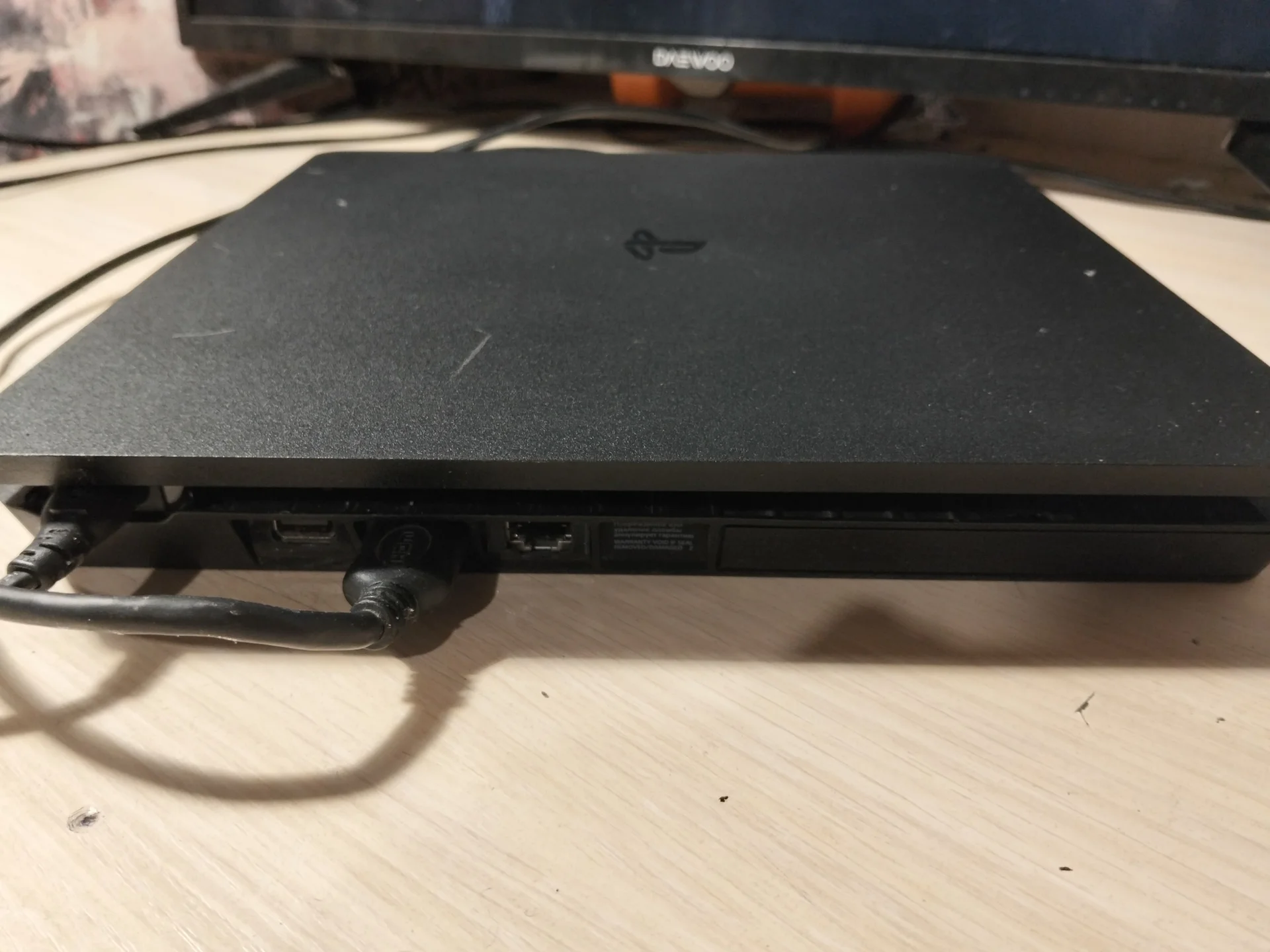 Playstation 4 slim - миниатюра 2