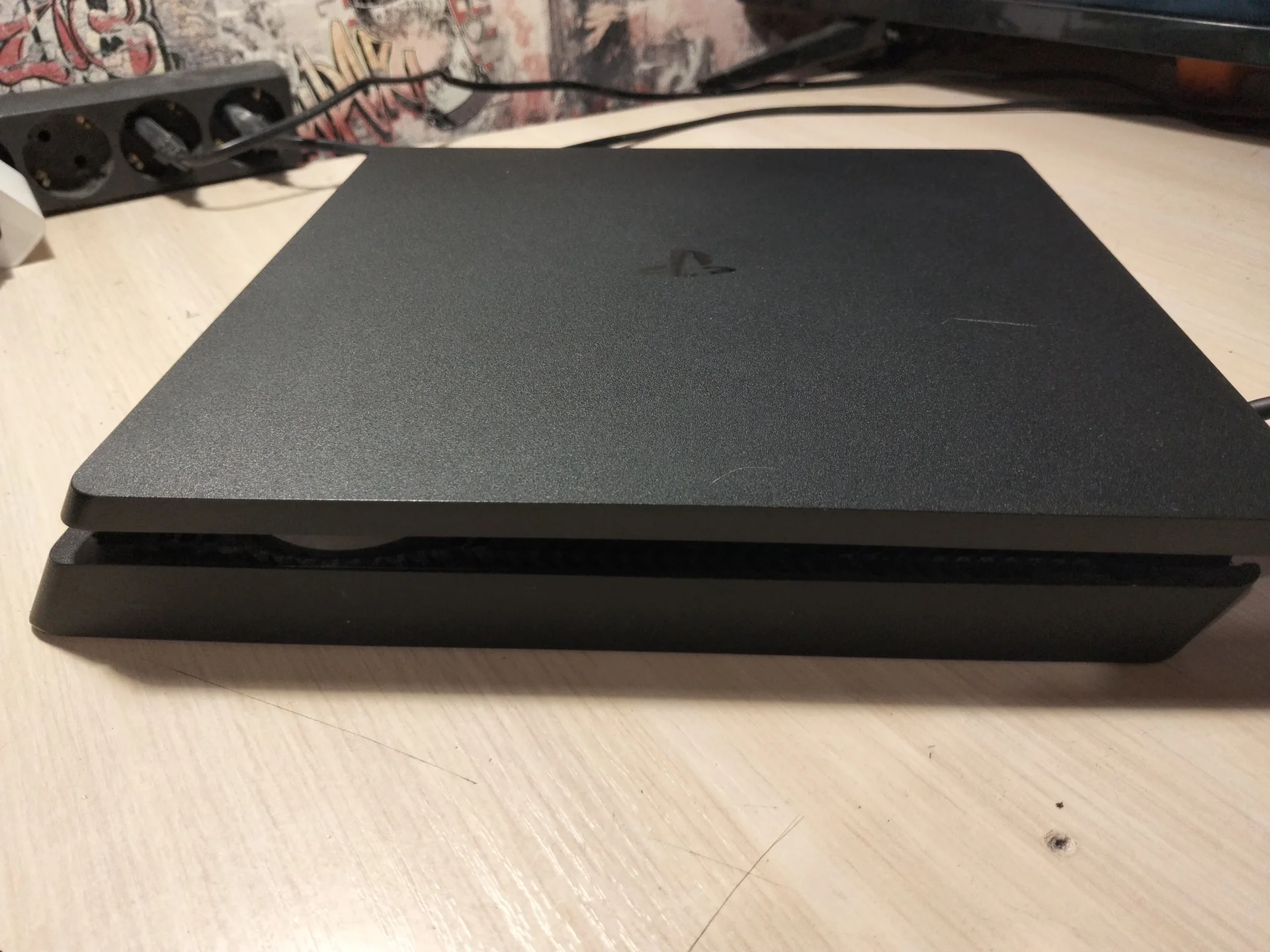 Playstation 4 slim - миниатюра 4