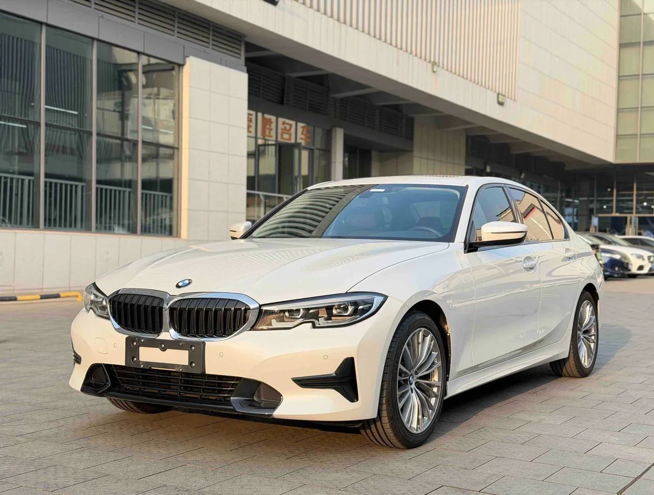 Bmw 320i 2021 - изображение 1