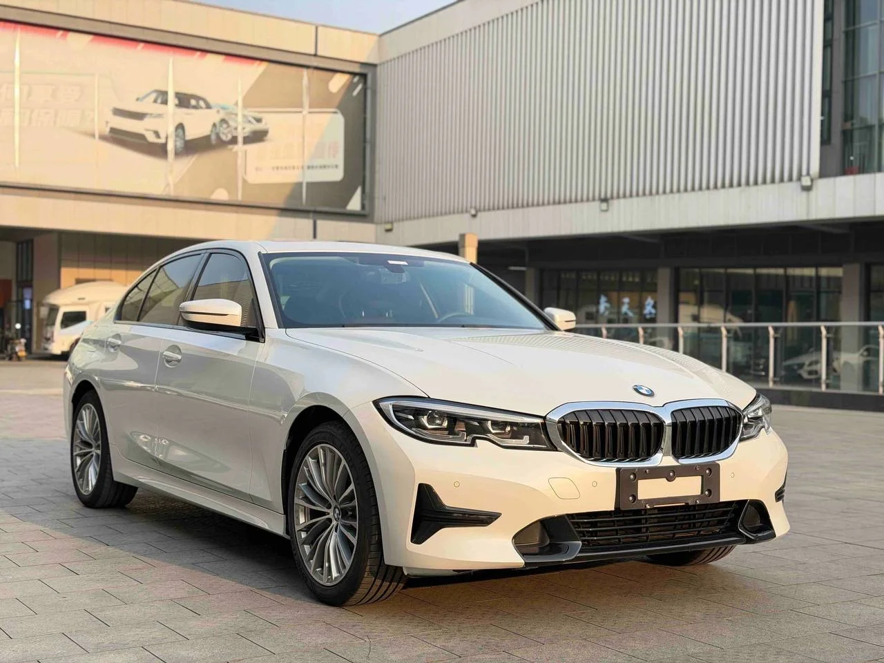 Bmw 320i 2021 - миниатюра 2