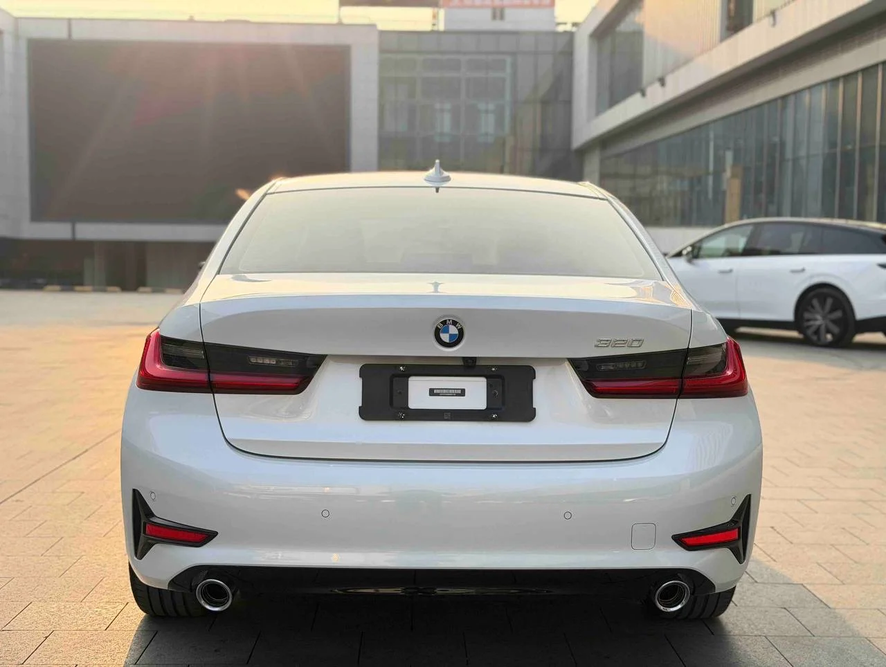 Bmw 320i 2021 - миниатюра 3
