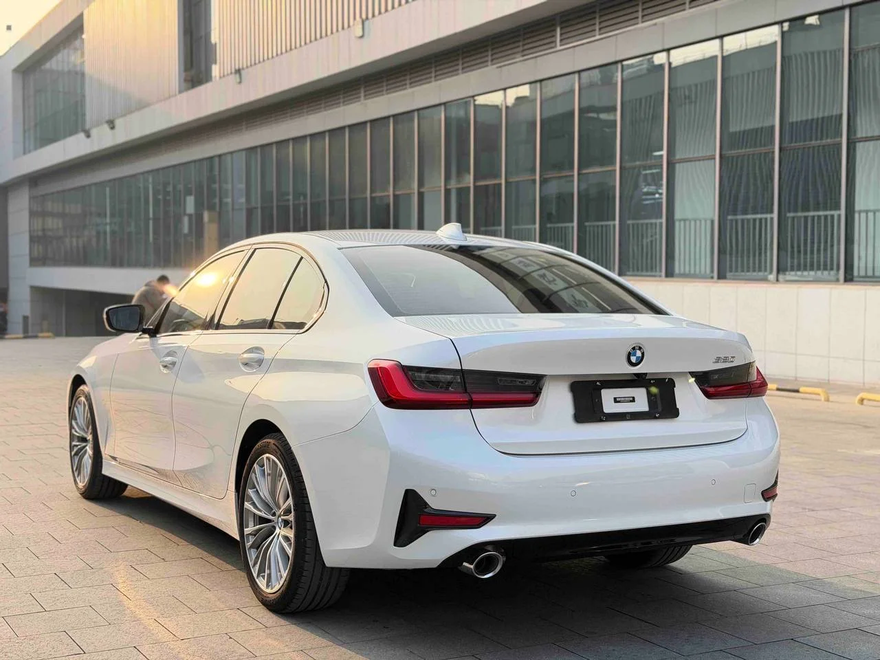 Bmw 320i 2021 - миниатюра 4