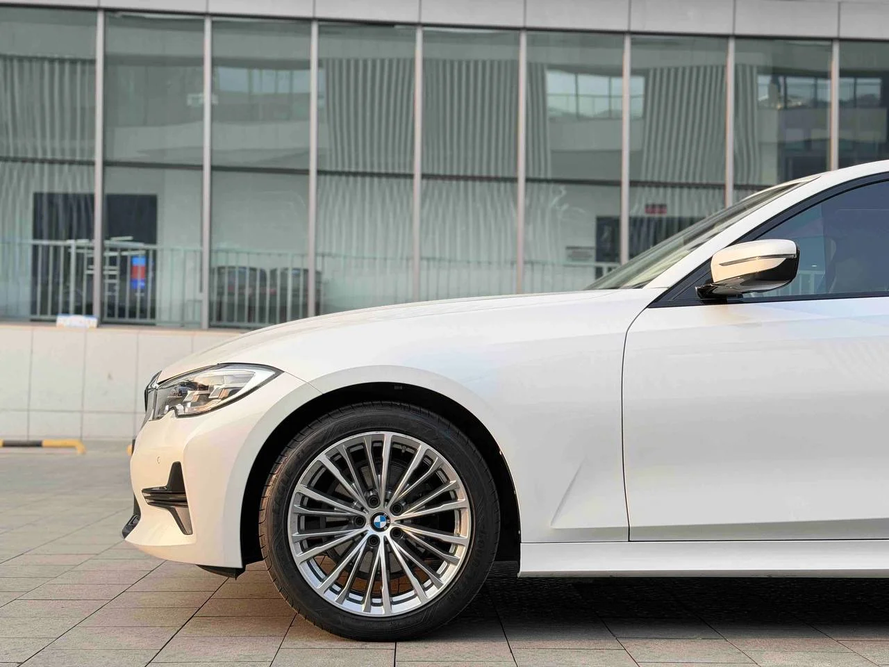 Bmw 320i 2021 - миниатюра 6