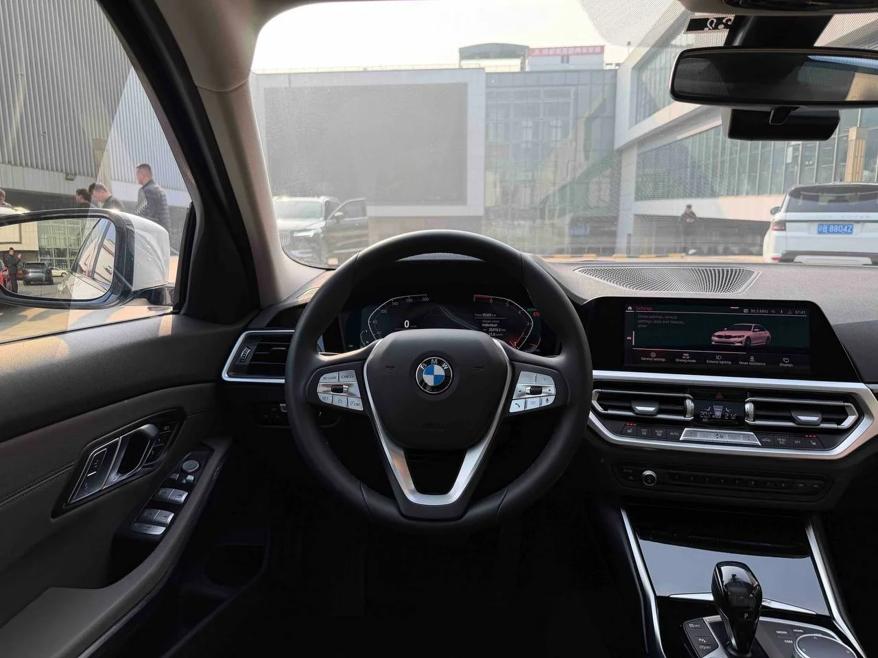 Bmw 320i 2021 - миниатюра 8