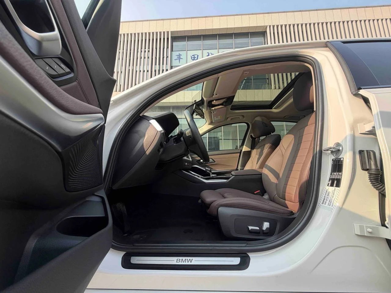 Bmw 320i 2021 - миниатюра 10
