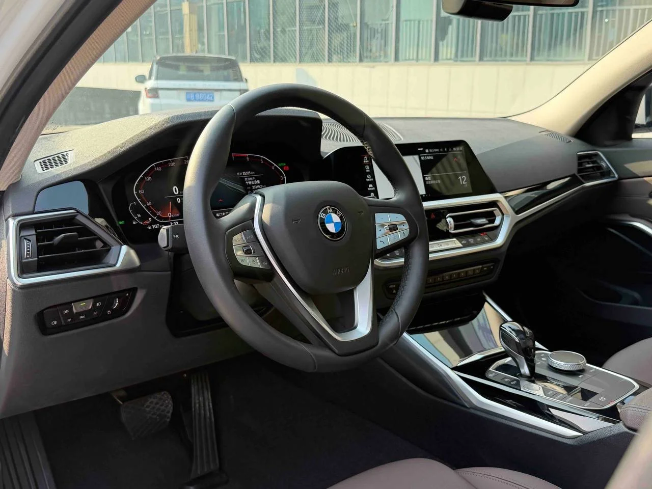 Bmw 320i 2021 - миниатюра 11