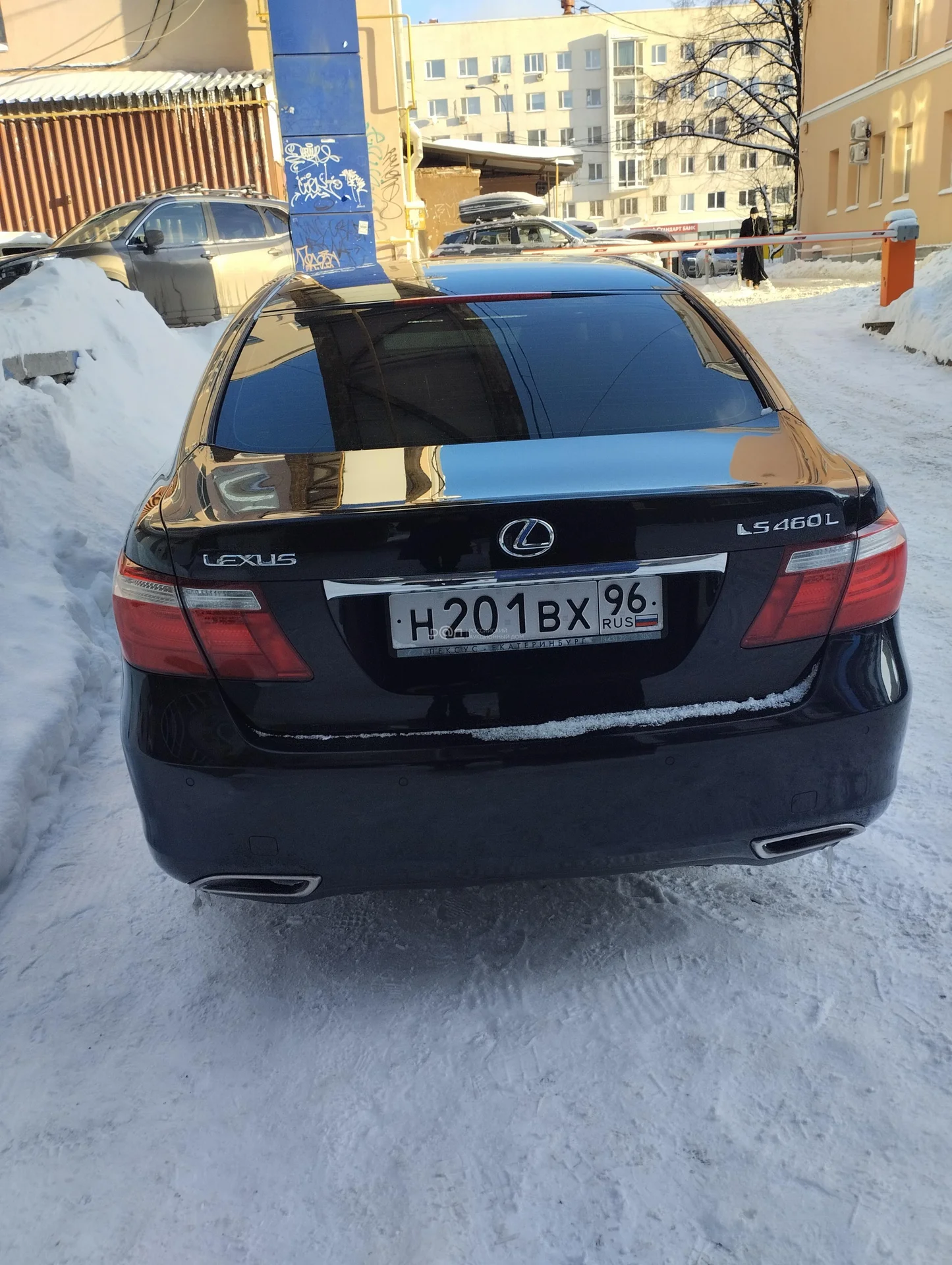 Легковой седан ЛЕКСУС LS-460 - миниатюра 3