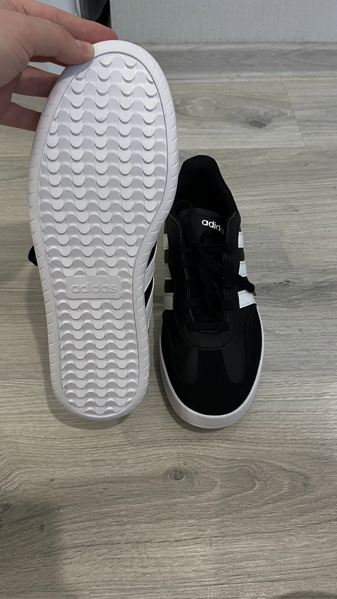 Кроссовки adidas новые - миниатюра 2
