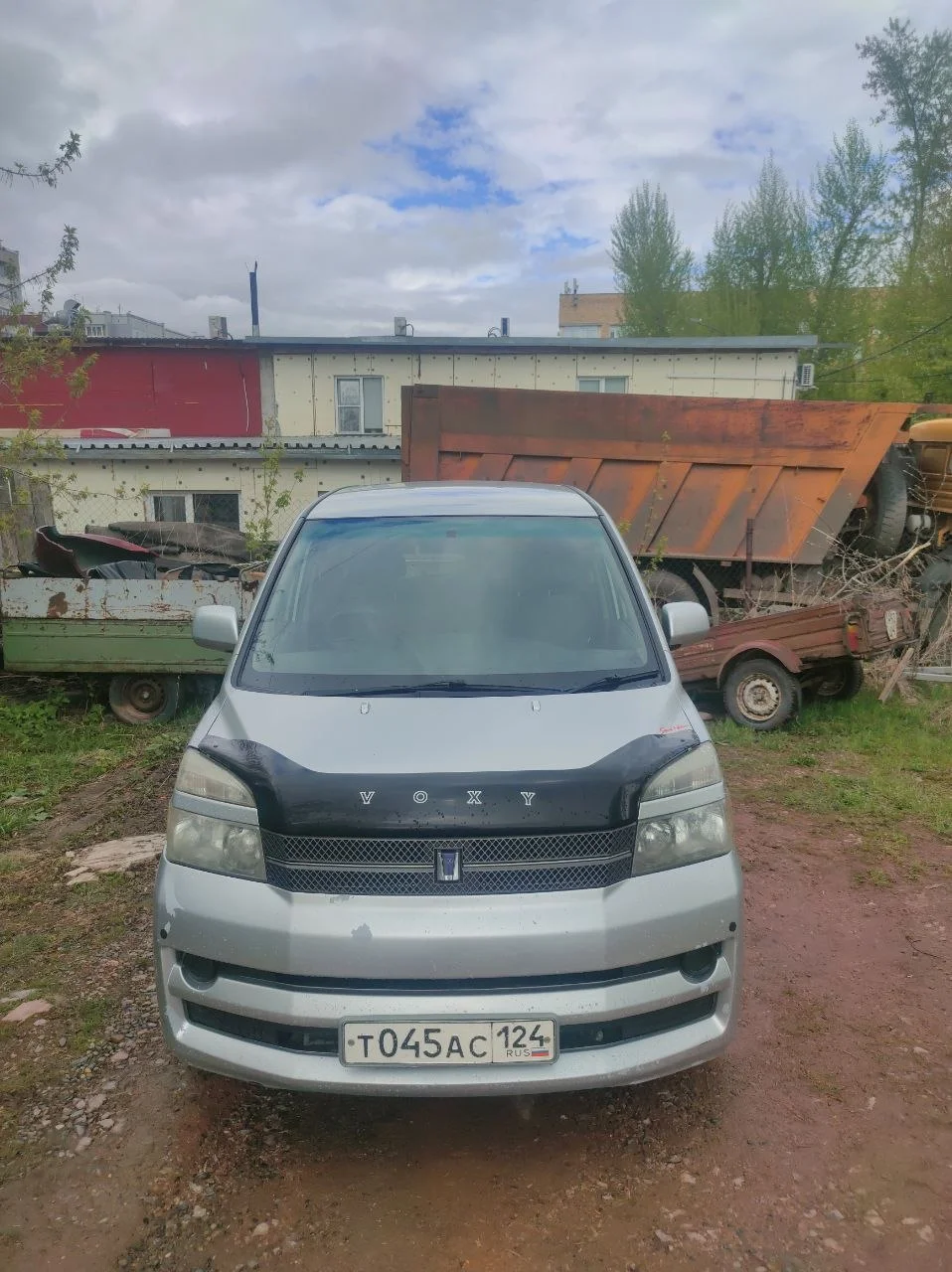 Продажа Toyota Voxy, 2005 год в Красноярске - изображение 1