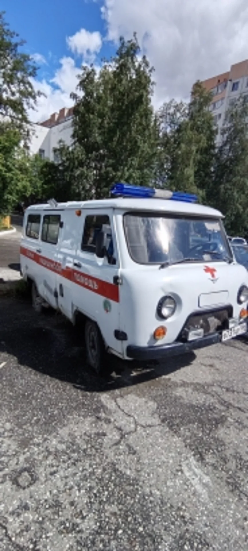 УАЗ 396255 Специализ.автомобиль (А/М скорой мед.помощи) - миниатюра 2