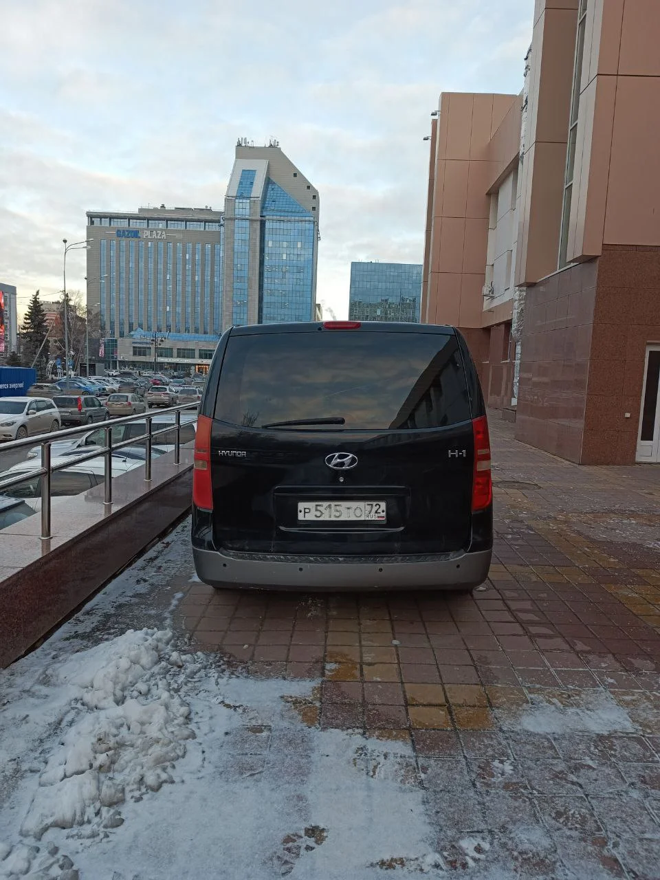 Hyundai H-1 2,5 АТ - миниатюра 2