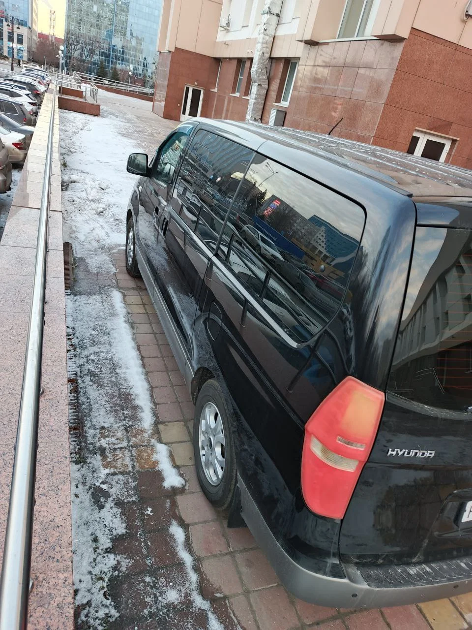 Hyundai H-1 2,5 АТ - миниатюра 3