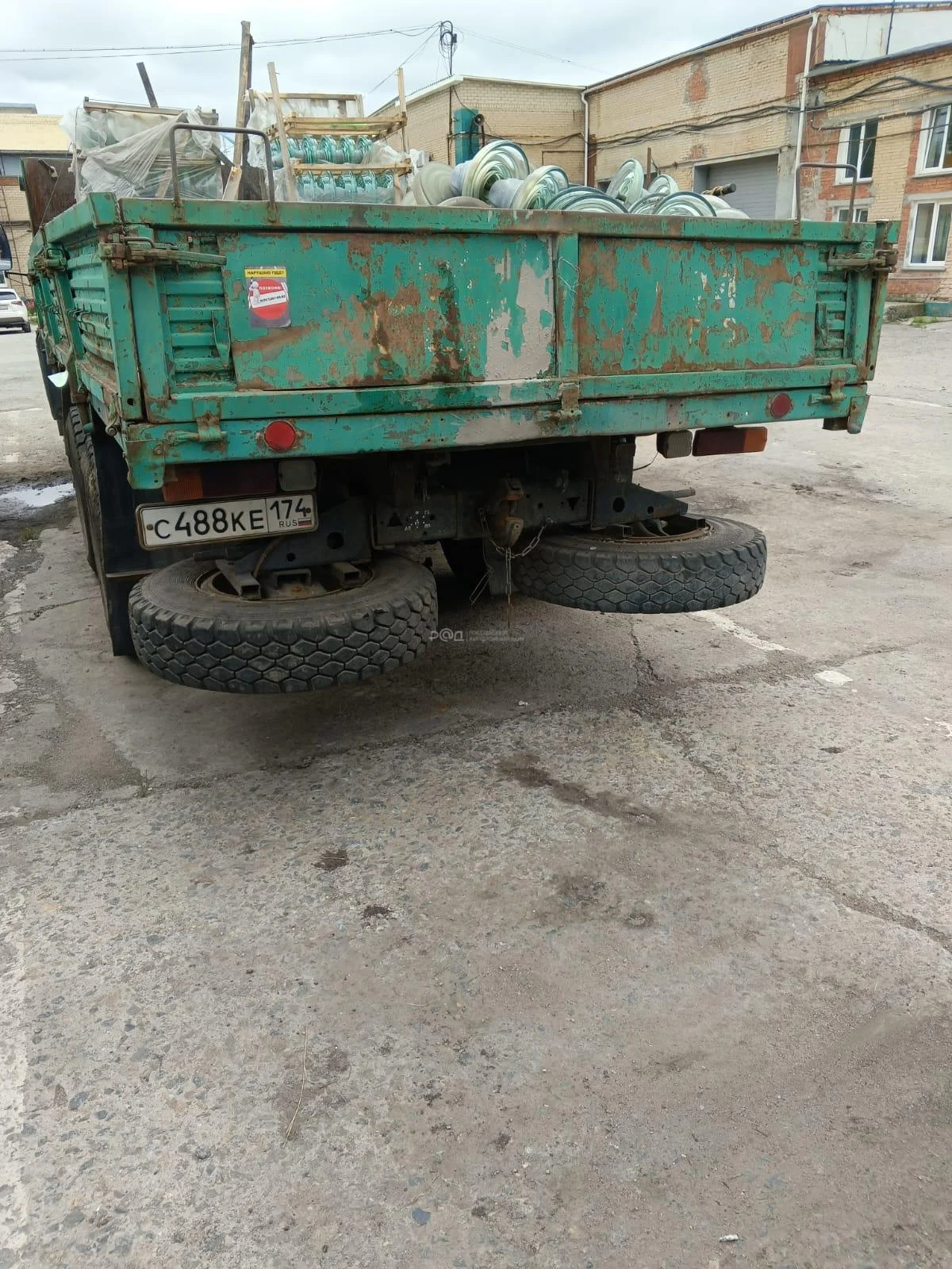 Грузовой бортовой КАМАЗ 53202 - миниатюра 8