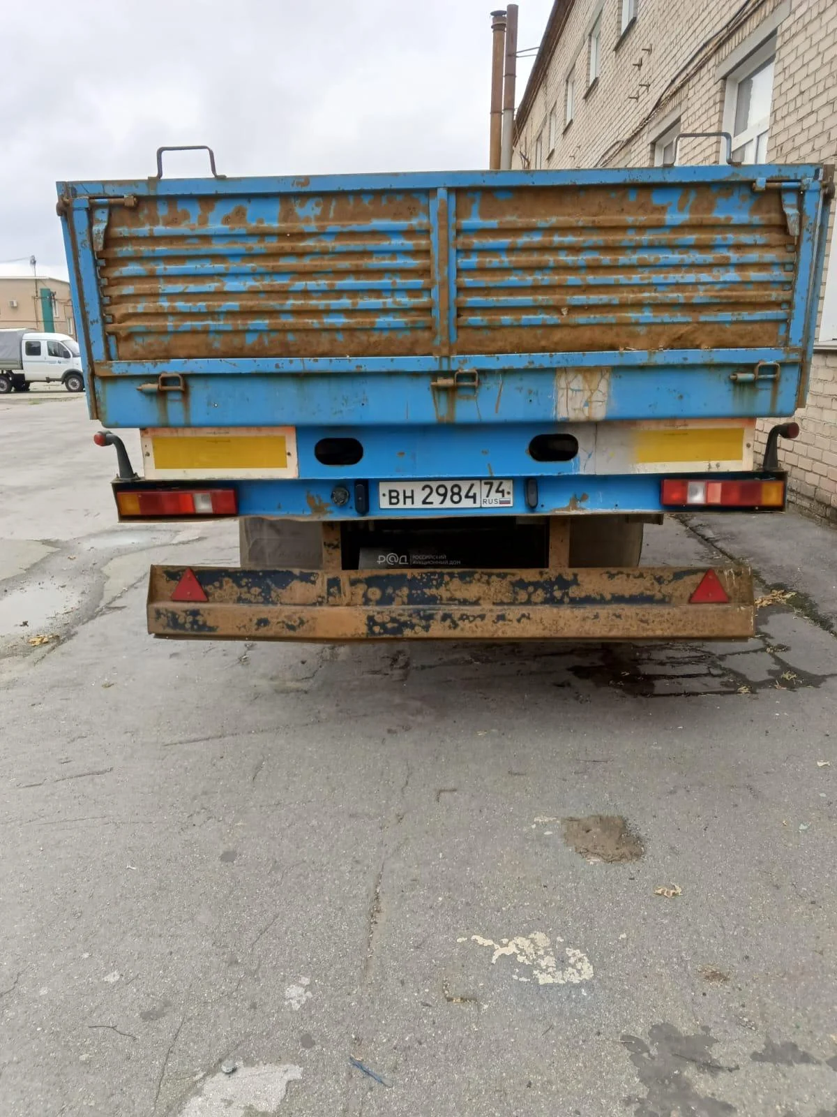 Полуприцеп -тяжеловоз ЧМЗАП-9906. - миниатюра 3