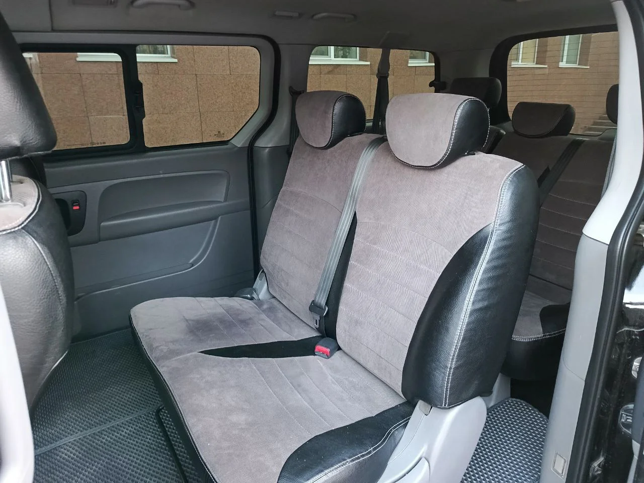 Hyundai H-1 2,5 АТ - миниатюра 6