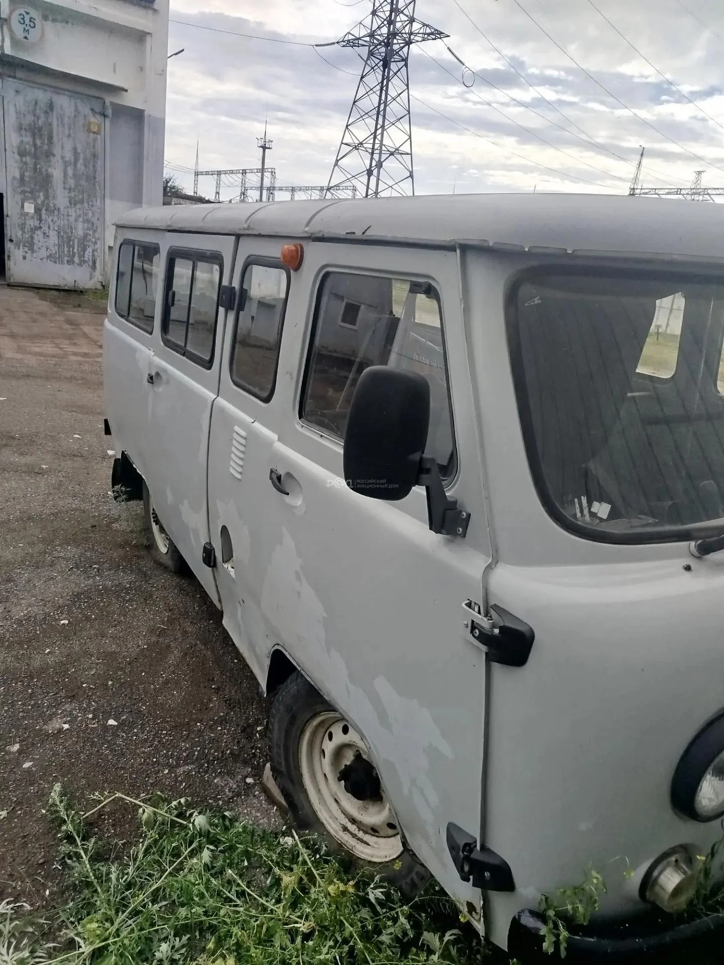 Специальный пассажирский УАЗ - 220695 - миниатюра 2