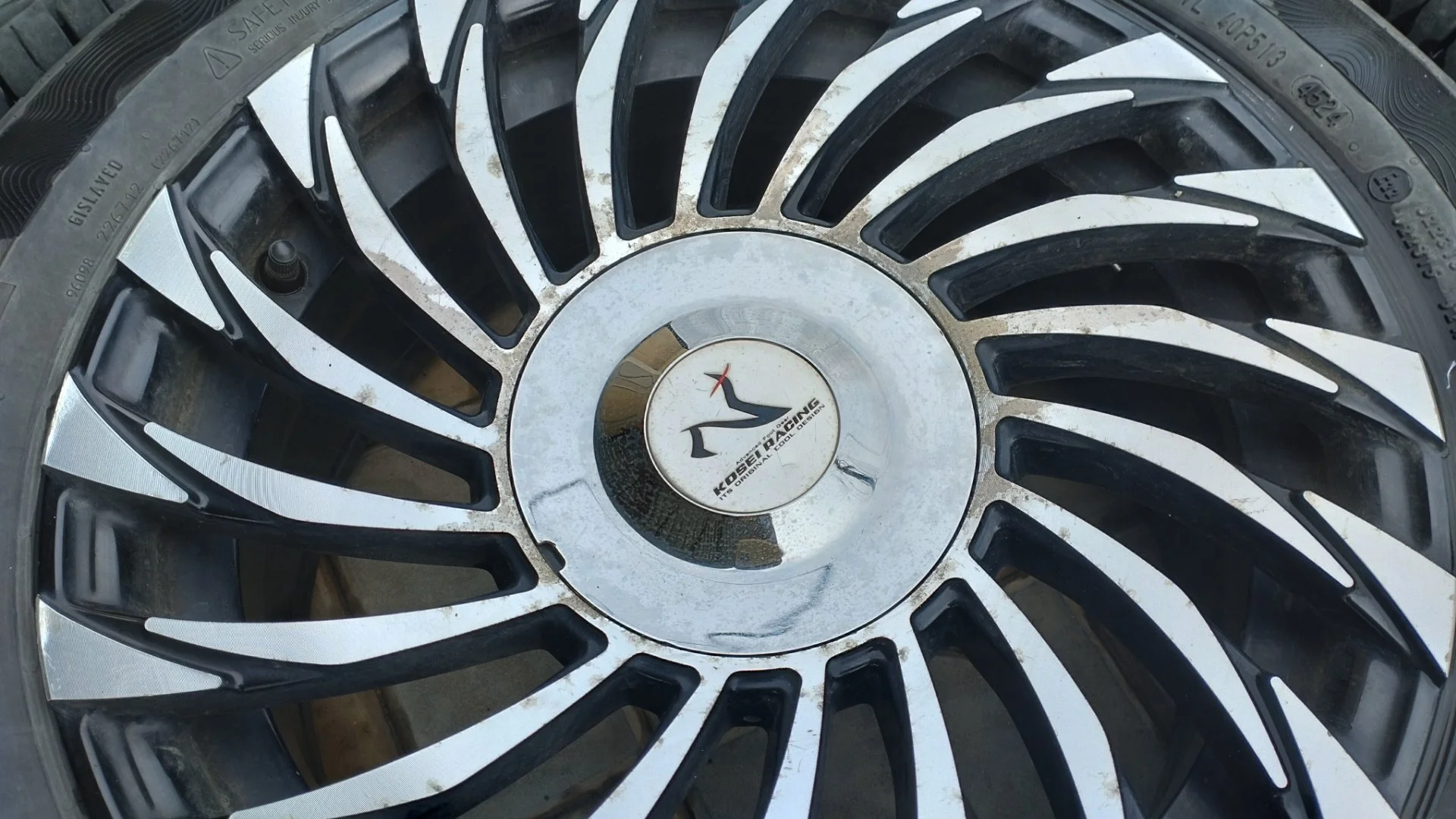 185/60 R15 шкод рапид поло 5 100 резина почти новая - миниатюра 3
