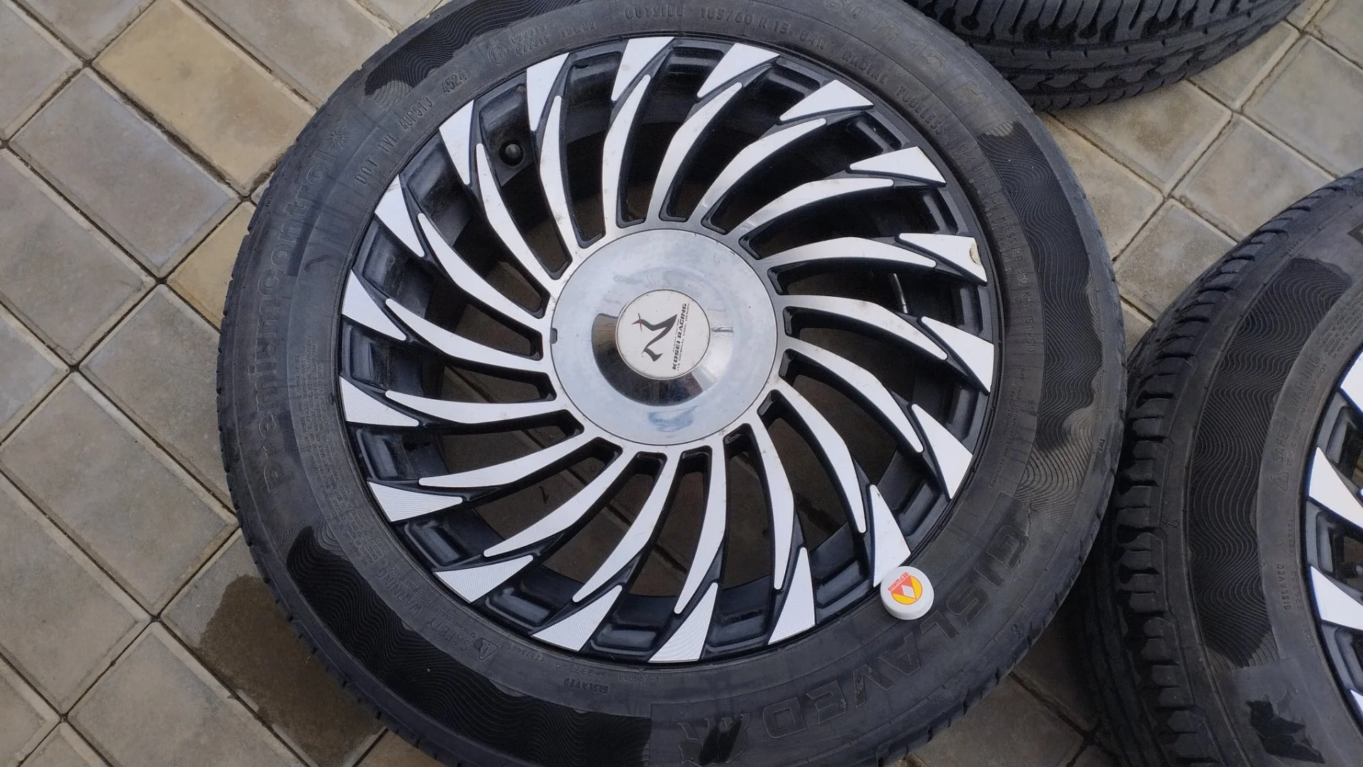 185/60 R15 шкод рапид поло 5 100 резина почти новая - миниатюра 5