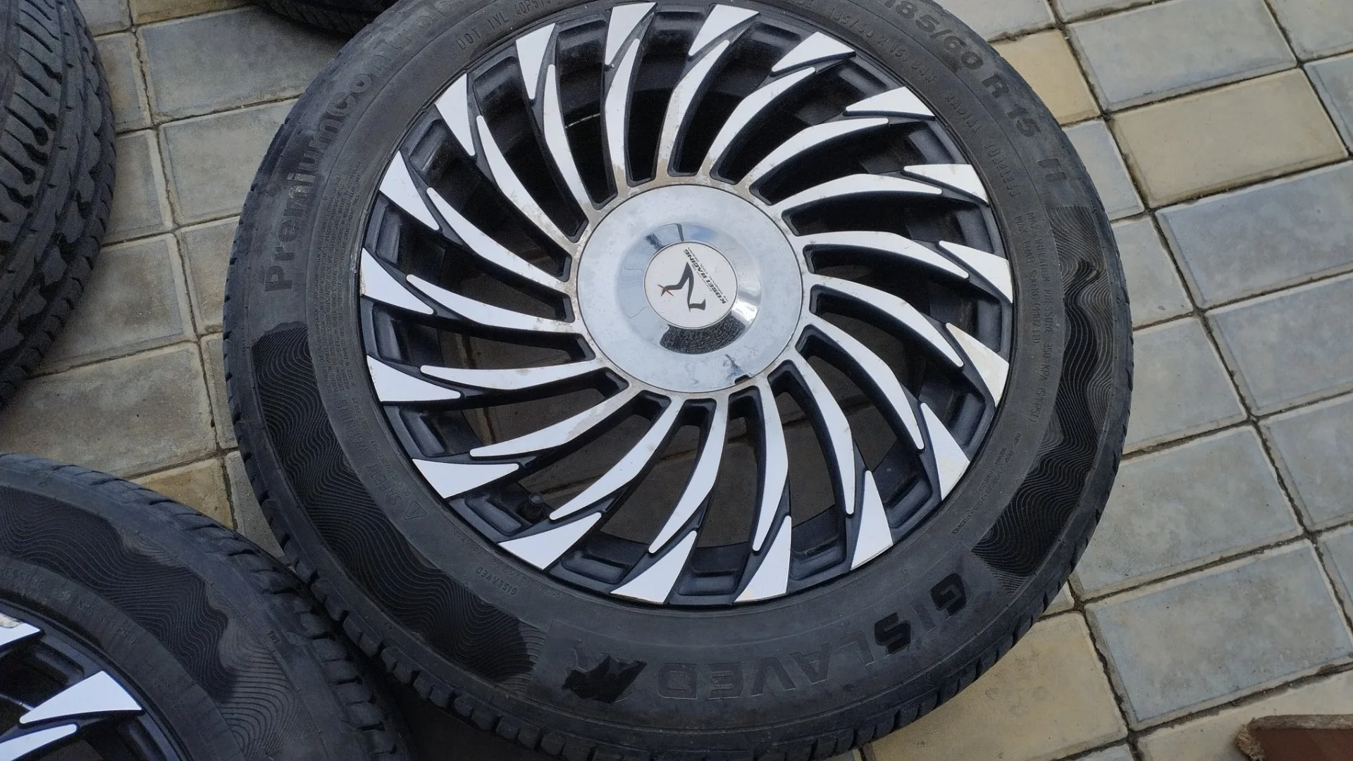 185/60 R15 шкод рапид поло 5 100 резина почти новая - миниатюра 6